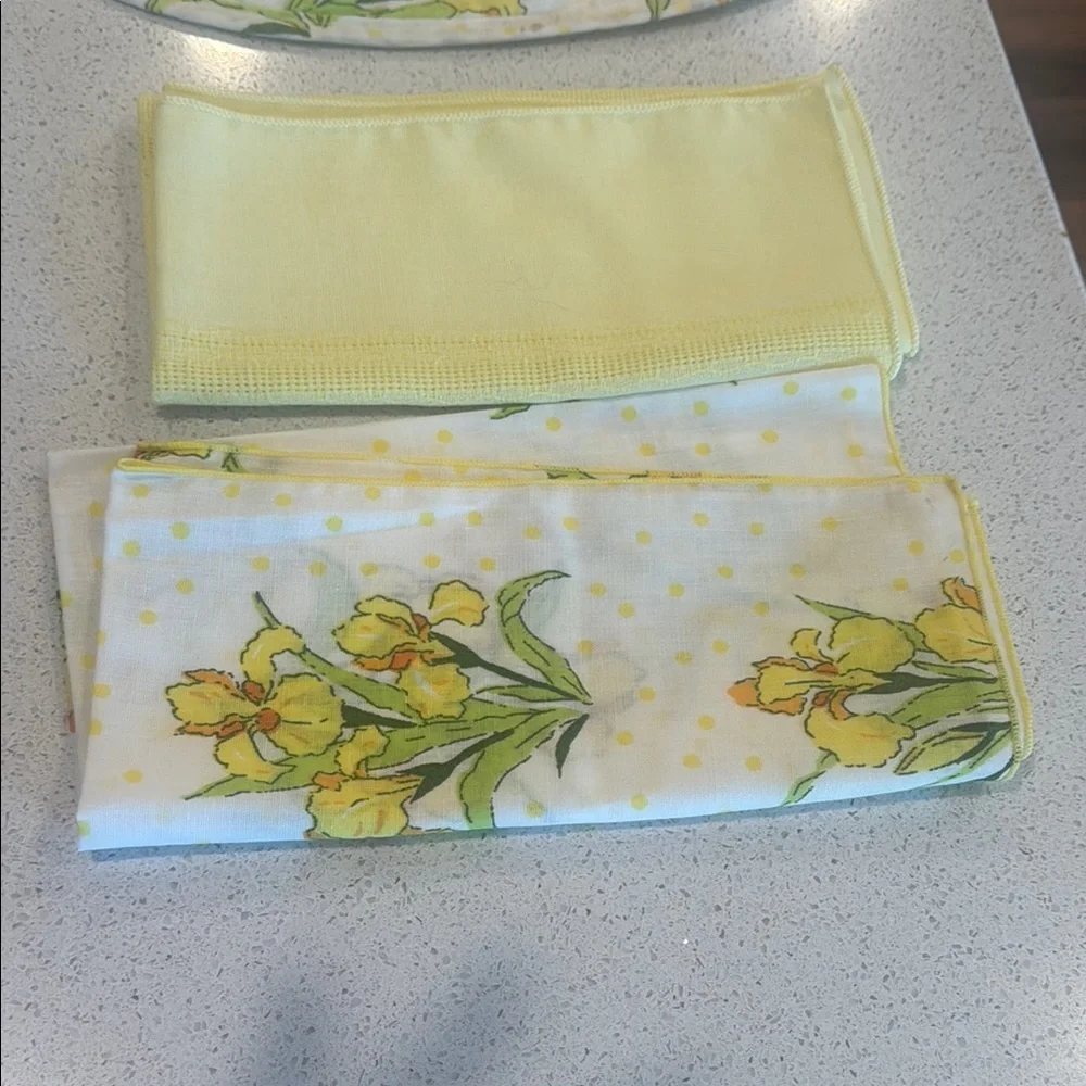 Vintage Floral Yellow Kitchen Set of 2 placemats 4 napkins